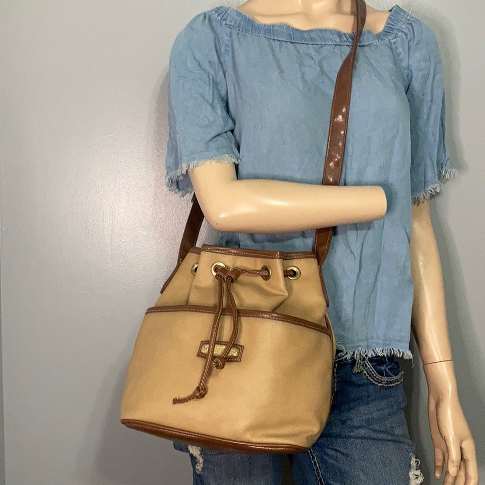 ⭐️Vintage  Crossbody Capizio Bucket Bag⭐️